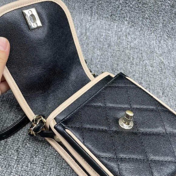 100% Authentic CHANEL Leather Shoulder Bag - Picture 12 of 15